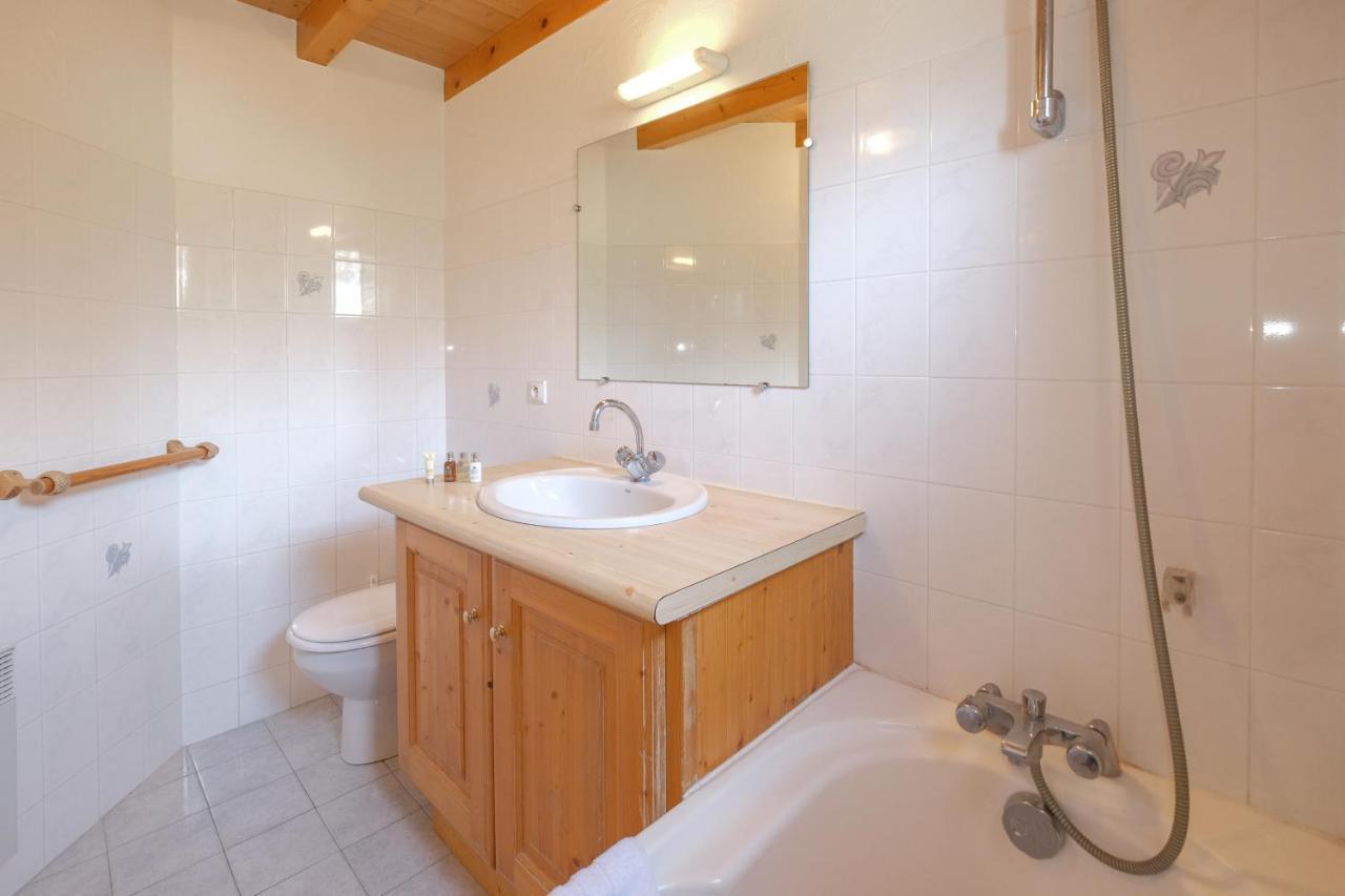 Chalet Himalaya , 10 Person Chalet With 5 Ensuite Bedrooms And Outdoor Jacuzzi In Meribel Centre 외부 사진